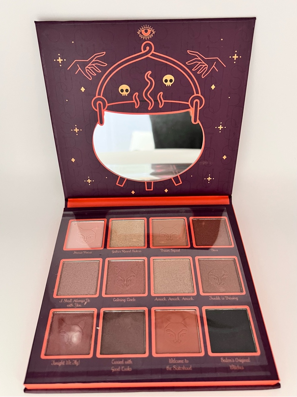 Disney Hocus Pocus 12 Shade Eyeshadow Palette With Mirror - Picture 3 of 6